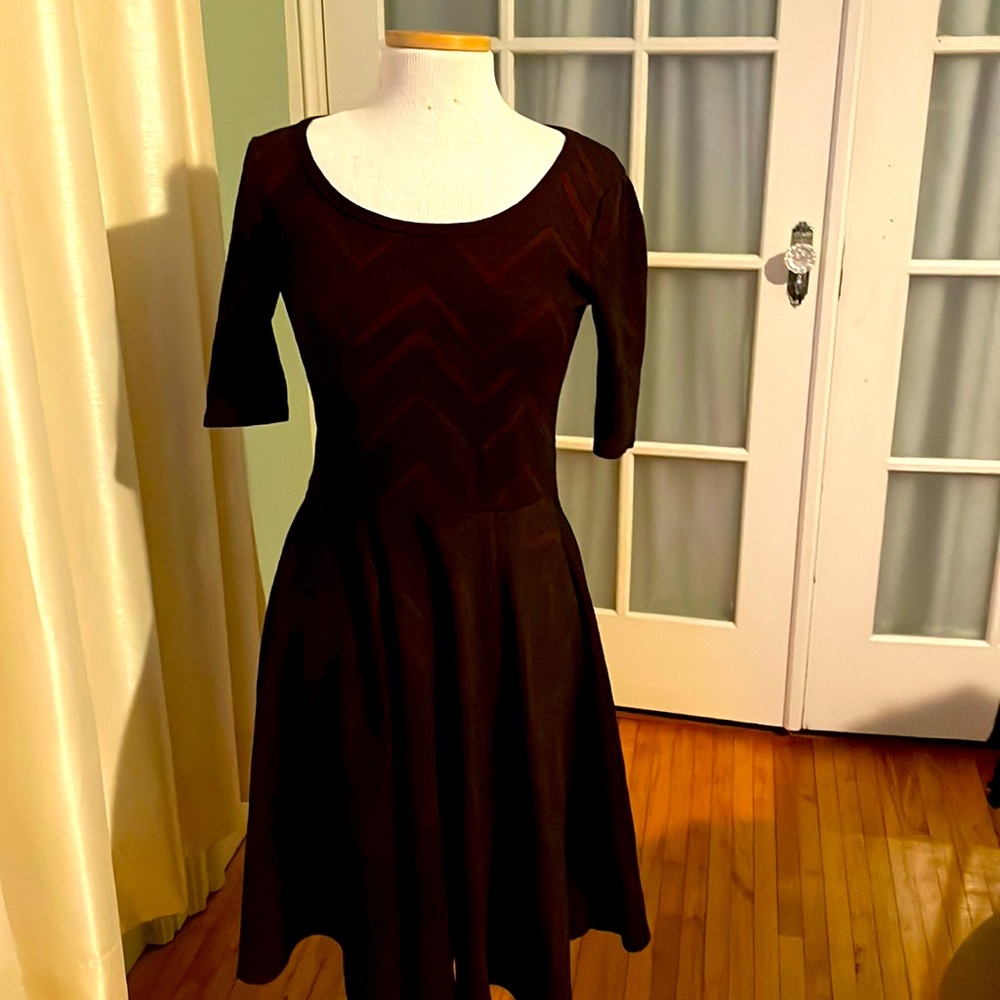 LuLaRoe Nicole Dress Fit & Flare. Size Small. Black and wine chevron pattern.